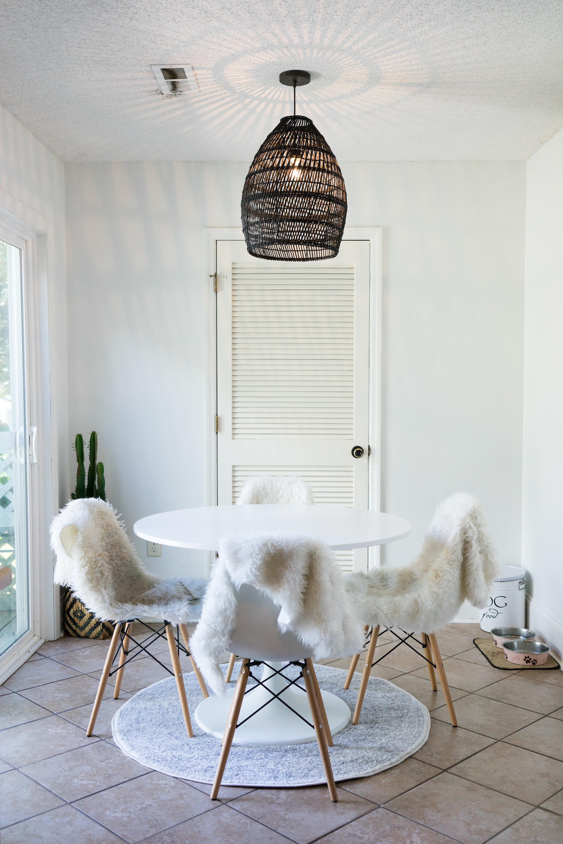 House Tour: A modern midcentury dining area