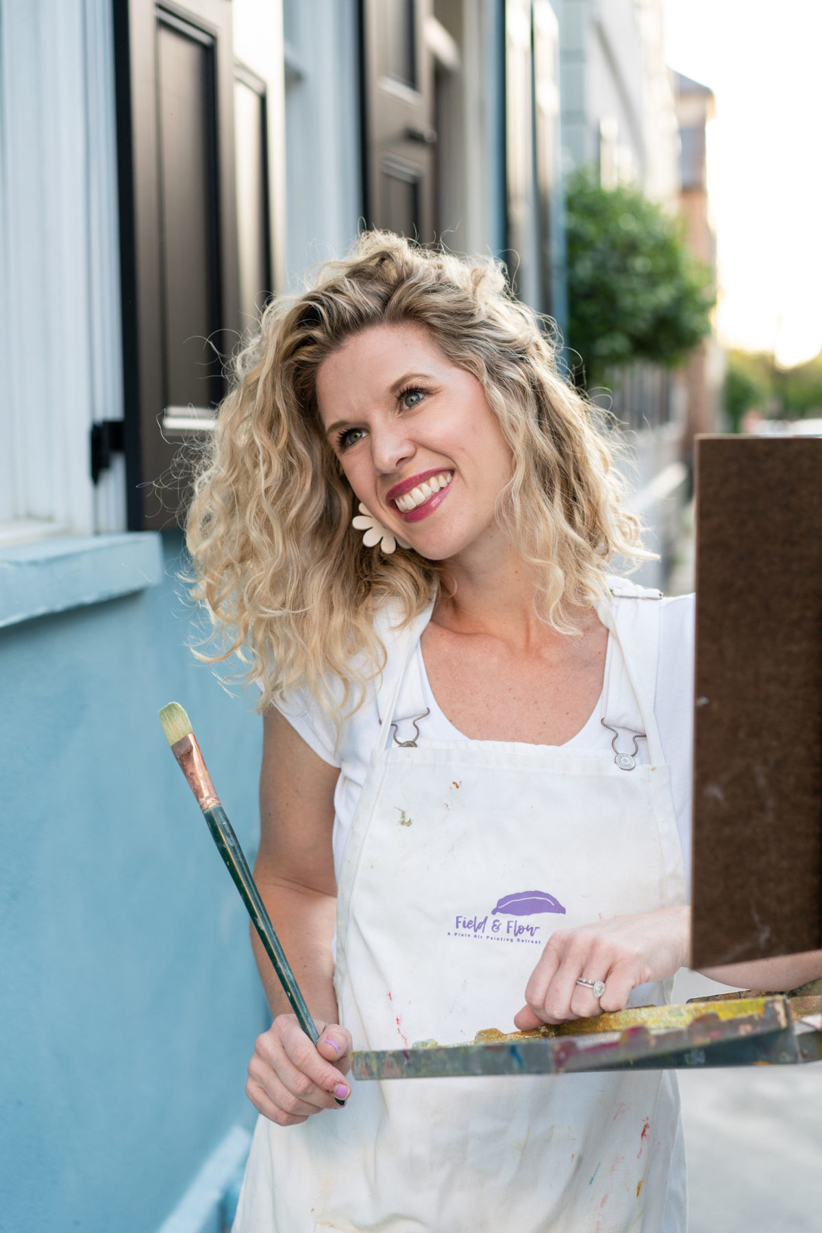 Charleston artist Fallon Peper painting in plein air